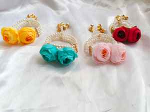 Pivoine/Rannuculas Fleur Avec Perle Haldi Mehndi Sangeet Main Poignet Bracelet Kalire Indien Pakistanais Faveurs De Mariage Pour Les Femmes - Product Image 4