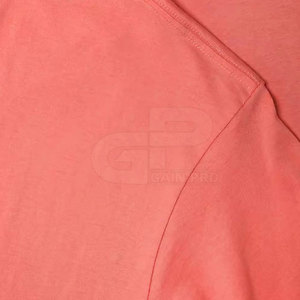 Camisetas ligeras para hombre, hechas para el gimnasio, actividades al aire libre y uso diario, con tela suave y cuello en V, diseño moderno y a la moda. - Product Image 5