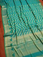 Sari en soie georgette douce avec tissage à motifs dorés sur toute la surface et bordure, magnifique design traditionnel indien pour mariée