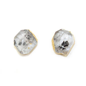 Pendientes de tuerca de diamante en bruto Herkimer electrochapados en oro, joyería de piedra natal para abril - Product Image 1