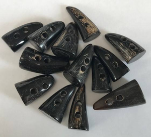 Accessoires à bascule en corne de buffle et de bœuf faits à la main, écologiques et modernes, les plus vendus pour la décoration de vêtements - Artisanat Saniya - Product Image 1