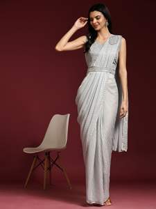 งานเย็บปักถักร้อยผ้าไหม Georgette ของนักออกแบบล่าสุดพร้อมสวมผ้าสารีโดย Fab Zone - Product Image 5