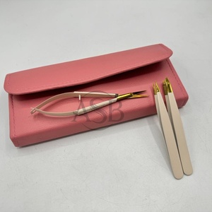 Pince à sourcils en acier durable plaqué or nu Ciseaux à ressort avec logo personnalisé avec pointes pointues inclinées pour une utilisation en beauté - Product Image 2