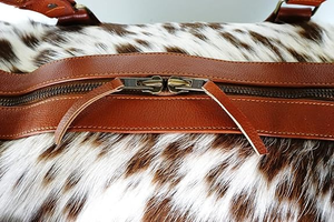 Bolsa de Viaje de Piel de Vaca de Primera Calidad, Nueva, Hecha a Mano, Diseño Deportivo con Múltiples Bolsillos, Personalizable y Duradera - Product Image 5