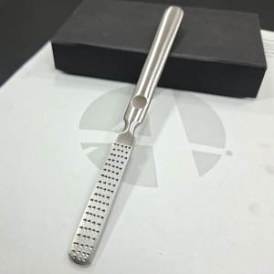 Lime à pieds professionnelle en acier inoxydable, éliminateur de callosités, râpe pour peaux dures, outil durable pour le soin des pieds à domicile et en salon - Product Image 6