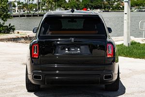 Rolls-Royce Cullinan Turbo 2024, Sedán Automático con Techo Corredizo, Faros Delanteros, Cámara Trasera de 360°, Asientos Eléctricos - Product Image 4