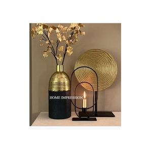 Vases floraux modernes en aluminium faits à la main Décoration de table de mariage écologique Couleur or noir - Product Image 1