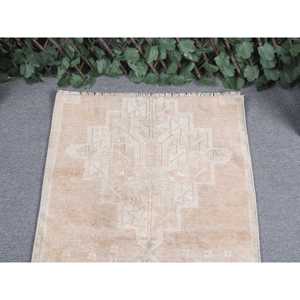 Alfombra Turca de 2.2x3.6 pies, Alfombra Pequeña Vintage, Alfombra Beige con Puntos Blancos - Product Image 3