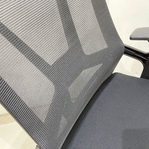 Silla de Oficina Ergonómica MF138 con Respaldo de Cabeza, Diseño Giratorio para Hogar, Taller, Dormitorio, Hospital, con Espuma y Tela - Product Image 6
