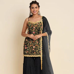 Lujoso invierno pesado estilo tradicional elegante Salwar Kameez Santoon interior mariposa red Dupatta todos los tamaños elegante para todos - Product Image 1