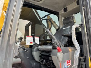 Excavatrice Komatsu PC240 haute performance avec moteur, boîte de vitesses et moteur pour les travaux de construction lourds, l'exploitation minière et les infrastructures routières - Product Image 6