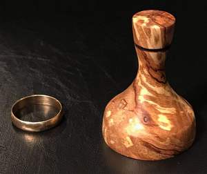 Support de bague en bois Design éléphant fabriqué à la main en bois naturel lisse conique pour empiler les anneaux peu encombrant pour la cuisine - Product Image 1