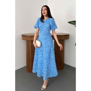 Vestido midi tejido Blue Rose con estampado floral y cintura natural - Product Image 2