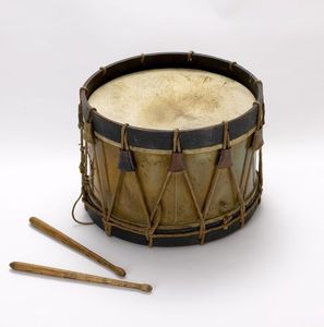 Instrument de musique à tambour en bois élégant fabriqué pour les amateurs de musique folklorique Artistes classiques et danse traditionnelle - Product Image 5
