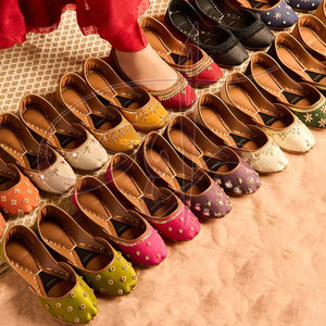 Oferta Especial: Khussas para Mujer a Precio Económico, Cuero Genuino de Alta Calidad, Antideslizantes, Diseño Moderno, Gran Cantidad - Product Image 5