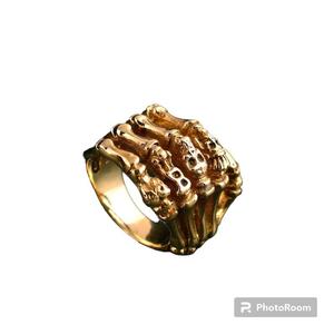 Trendy Super Shiny 18K chapado en oro no deslustre Zombie Hand Skull Gothic Solid Brass Ring para hombres Moda a precio al por mayor - Product Image 3