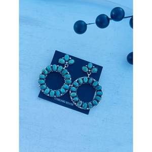 Pendientes colgantes de turquesa Navajo Kingman y plata de ley con baño de oro, diseño de racimo para fiestas - Product Image 4