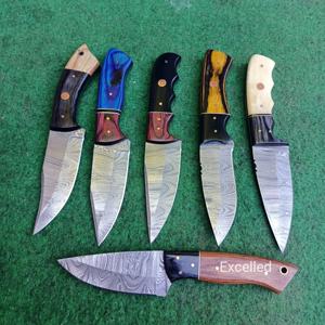 Venta caliente Damasco Skinner cuchillo hoja fija caza y supervivencia cuchillo al aire libre con resina y mango de madera Pakka - Product Image 2