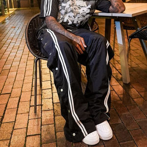 Venta al por mayor a rayas hombres botón a presión lateral holgado pierna ancha pista pantalones de nailon personalizado cintura elástica pantalones de nailon Unisex - Product Image 4