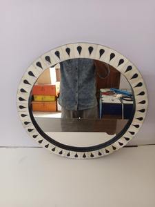 Miroir mural artisanal bleu et blanc en os incrusté, motif géométrique en chevron, miroir d'accent, meubles indiens faits à la main - Product Image 5