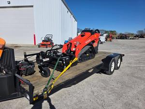 Chargeuse sur pneus compacte Kubota SCL1000, 18,5 kW, diesel, capacité de levage de 1 tonne, pour la construction et l'agriculture - Product Image 3