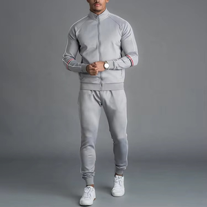 เซ็ตชุดวอร์มผ้าโพลีเอสเตอร์คอกลมมีซิปสำหรับผู้ชายชุดวอร์มเล่นกีฬา2ชิ้นชุดออกกำลังกายแบบบางออกแบบโลโก้ได้ตามต้องการ - Product Image 3