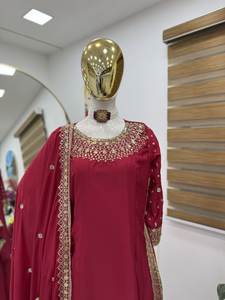 Traje de pantalón Kurta estampado en la parte delantera y trasera de Lehenga de fiesta moderna de Chinon con Dupatta hecho de tela Reyon - Product Image 2