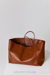 กระเป๋าโท้ทหนังสำหรับผู้หญิง เหมาะสำหรับทำงานและเดินทาง จุของได้เยอะ ดีไซน์ทันสมัย มีหลายสี ทนทาน หรูหรา ดีไซน์เนอร์ กระเป๋าโท้ทใบใหญ่ ปี 2025 - Product Image 3