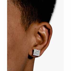 Boucles d'oreilles clous en or 14K avec moissanite taille princesse 9,76 mm - Or blanc/jaune 0,852 carats au total, sertissage pavé - Product Image 3