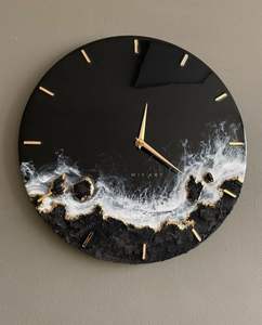 Horloge murale en résine noire, style abstrait, accents dorés et blancs, moderne, ronde, artistique, design, décorative, pour la maison ou le bureau - Product Image 4