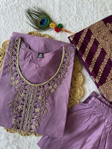 Proveedor de fabricación india Diwali & Holi festivo especial Lovender Color cuello redondo tradicional Kurti diseño personalizado disponible - Product Image 6