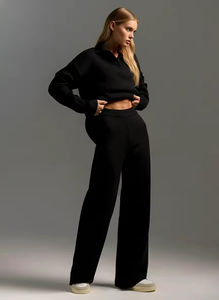 Ensemble de survêtement en tricot à jambes larges surdimensionné personnalisé en deux pièces pour femmes, de haute qualité, décontracté, uni, col en V - Product Image 3