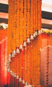 โคมไฟระย้าดอกดาวเรืองเทียมพร้อมกระดิ่งสำหรับตกแต่งเพดานงานดิวาลีแมนเดอร์ปาร์ตี้พวงมาลัยตกแต่งบ้านระเบียงระเบียง - Product Image 5