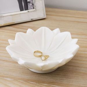 Precioso cuenco de mármol pulido con una elegante curva para servir frutas frescas y postres - Product Image 3