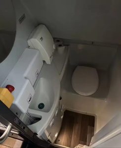 Autobús de 45 plazas con motor diésel 2024 ofrece un diseño premium para el transporte de pasajeros a larga distancia. Construido con comodidad - Product Image 2