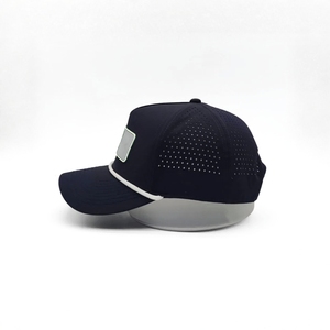 Gorra de Golf Personalizada al por Mayor, Resistente al Agua, con Parche de PVC de Goma con Logotipo Personalizado, Cuerda Personalizada, 5 Paneles, Orificios Cortados con Láser, Parte Trasera Ajustable - Product Image 4