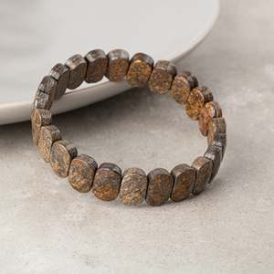 Bracelet en pierre naturelle de bronzite à coupe large - Product Image 2