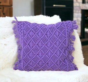 Funda de Almohada de Macramé Hecha a Mano con Diseño Floral Morado Mágico - Product Image 2
