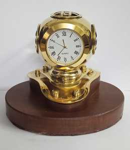 Nouveau et personnalisé artisanat décoratif Antique en laiton poli Sculpture à la main Base en bois intérieurs décor à prix compétitif - Product Image 3