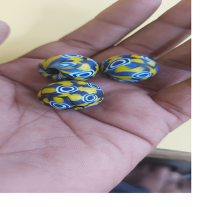 Perles de verre millefiori de couleur marron clair perles de fleur dans des tailles assorties pour les créateurs de bijoux africains. - Product Image 5