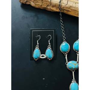 Ensemble de bijoux fins en turquoise de Kingman et argent sterling, fabriqué à la main par des artistes Navajo - Collection exclusive de colliers - Product Image 5