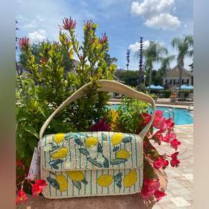 Pochette à monnaie brodée à la main douce perles de rocaille forme carrée léger logo de couleur personnalisable pour les filles-MOHSIN HANDICRAFT - Product Image 2