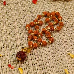 Rudraksha Mala pulido con Shiv Trishul & Damru Colgante Estilo tradicional - Product Image 6