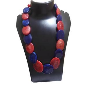 Collier pendentif ange en résine rouge et bleue, modèle perle, bijou ovale audacieux, pièce tendance et volumineuse, pour les amoureux de la mode - Product Image 1