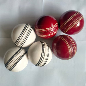 Pelota dura de críquet de cuero rojo personalizada para partidos internacionales - Product Image 5
