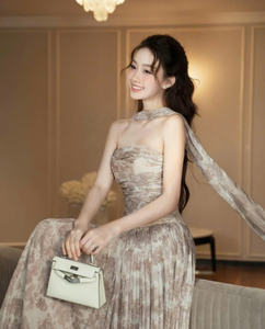 Destaca en la fiesta con este vestido de noche único con estampado hecho en Vietnam. Personalizable OEM/ODM Hecho en Vietnam - Product Image 3