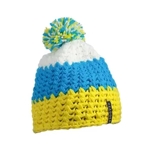 Gorro de Ganchillo Personalizado con Pompón para Deportes de Invierno, Accesorio Promocional - Product Image 1
