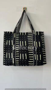 กระเป๋าโท้ทผ้าฝ้ายทำมือจากอินเดีย ลายชนเผ่าพื้นเมือง สีดำขาว ขนาดใหญ่ จุของได้เยอะ เป็นมิตรกับสิ่งแวดล้อม ทันสมัย เปิดโล่ง ดีไซน์เรียบง่าย เหมาะสำหรับทุกโอกาส - Product Image 3