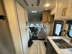 รถบ้านเคลื่อนที่รุ่นใหม่ล่าสุด ปี 2026 T-H-O-R RV M-O-T-O-R C-O-A-C-H QUANTUM LC19 - Product Image 2