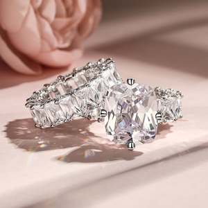 แหวนเงินสเตอร์ลิงทรงเจียรนัยแบบคุชชั่นคัท ประดับเพชรสามด้าน รุ่น Jeulia Eternity Ring Set - Product Image 5
